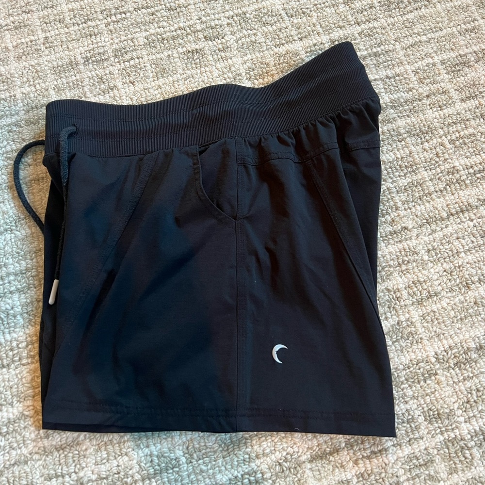 Zyia shorts small